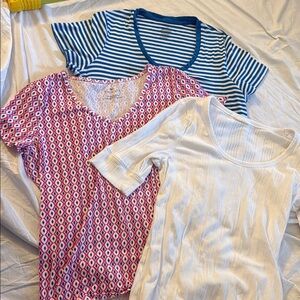 Talbots and George lot of 3 women’s v neck T shirts. Cotton. Size L.